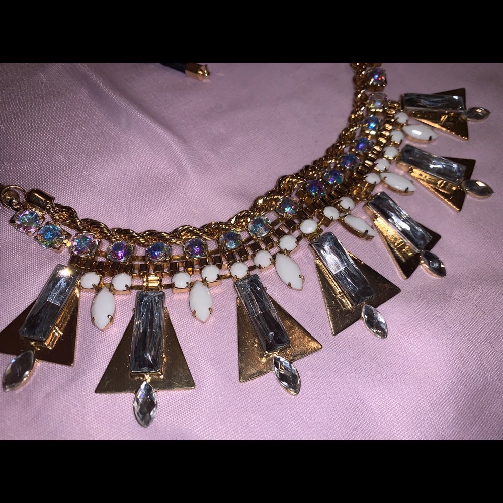 Gorgeous statement necklace